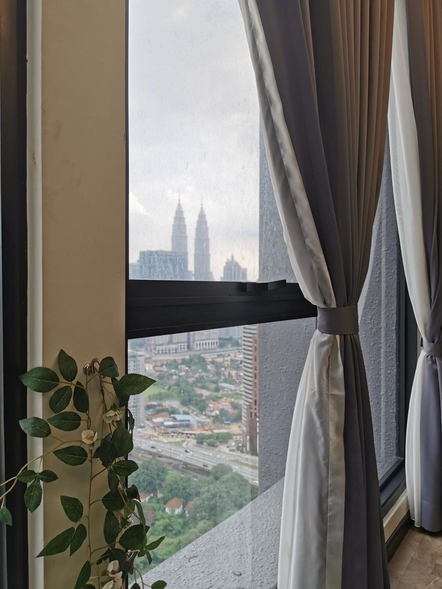 Expressionz Designer Suites Host By Aurora Premium Stay Kuala Lumpur Extérieur photo